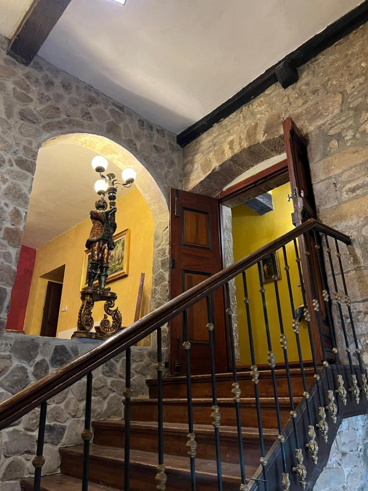 Palacio De Los Alvarado En Las Merindades El Ribero Eksteriør bilde